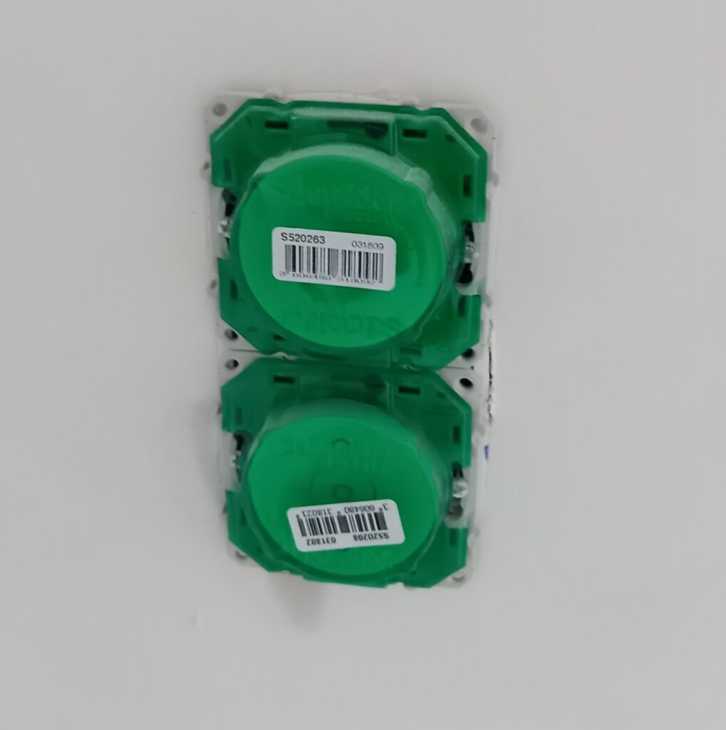 prise de courant et interrupteur