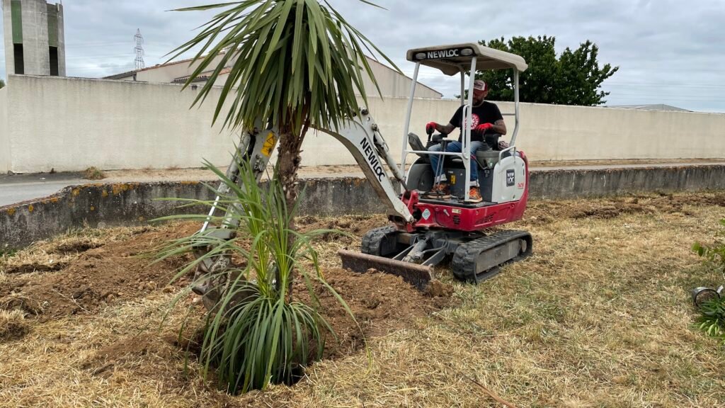 rapido-travaux-jardinage-amenagement-exterieur-mini-pelle-plantation-arbre.png Rapido Travaux – Aménagement extérieur et jardinage avec mini-pelle, plantation et entretien d’arbres.
